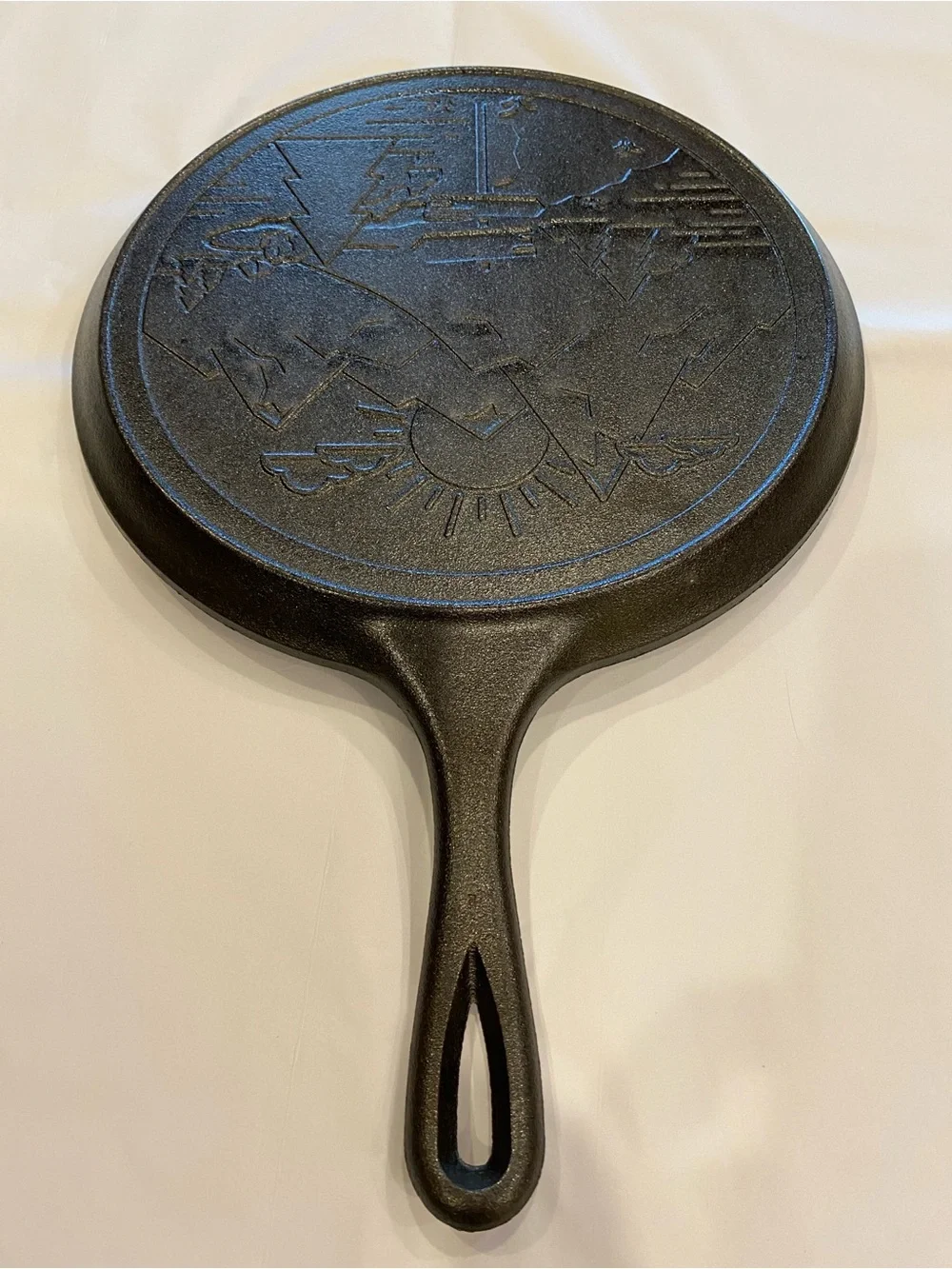 LODGE Seasoned Cast Iron Mountain Griddle 10.5”/ 26.6cm, New w/ Tag + Info Label